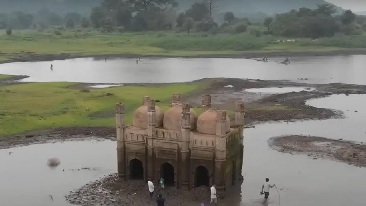 Masjid Noori di India.