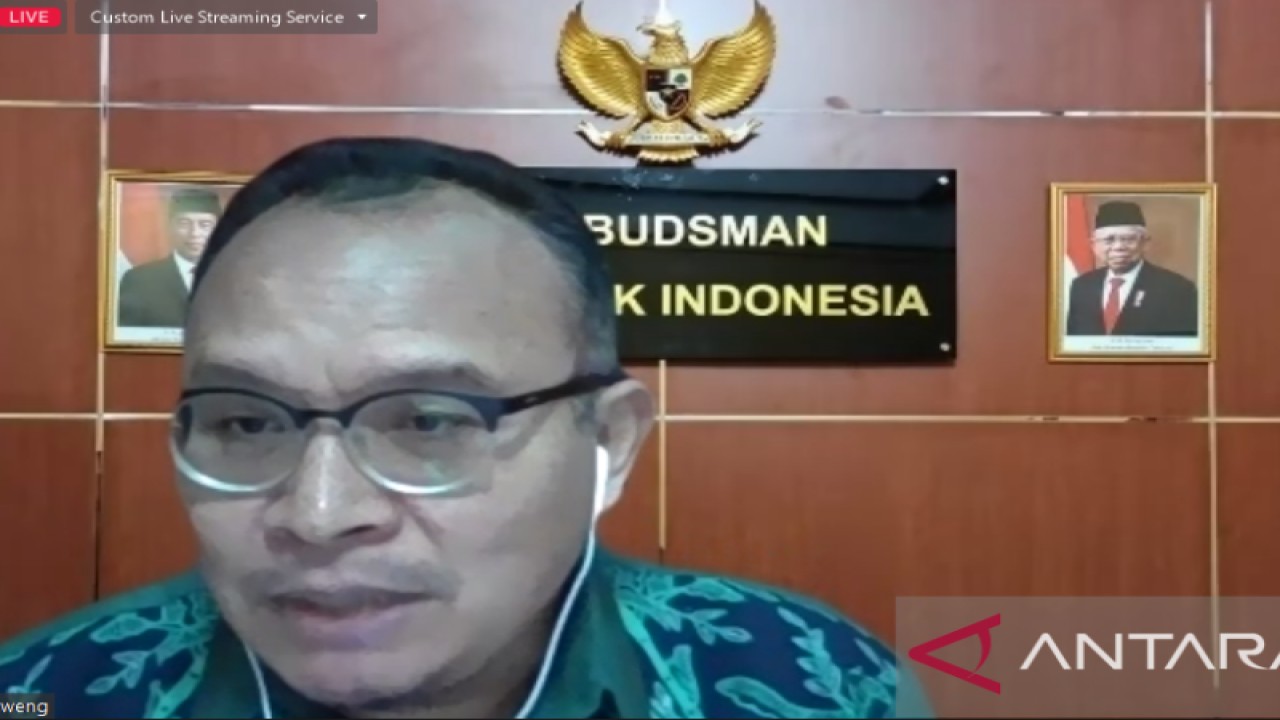 Tangkapan layar Anggota Ombudsman RI Robert Na Endi Jaweng dalam diskusi publik virtual diikuti dari Jakarta, Kamis (8/9/2022) (ANTARA/Prisca Triferna)