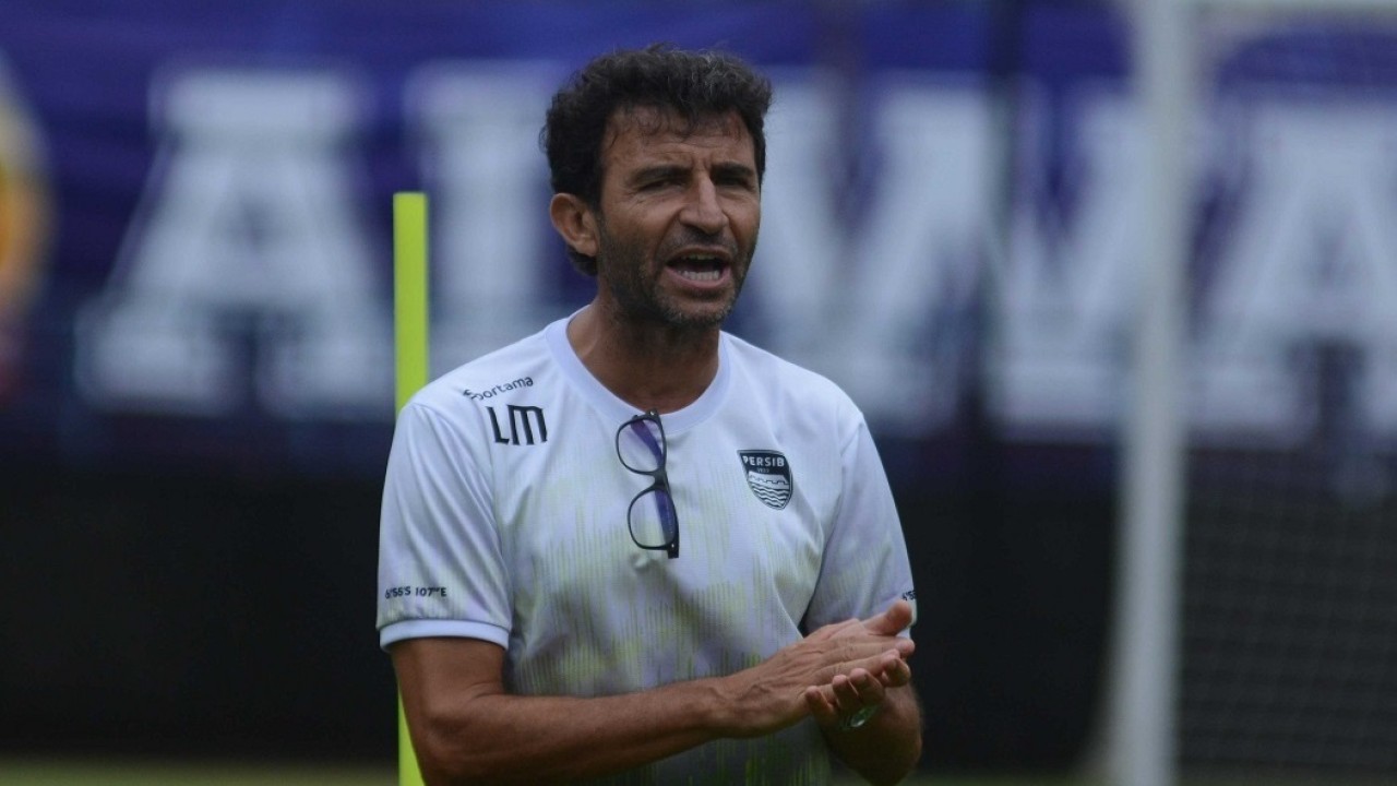 Pelatih Persib, Luis Milla