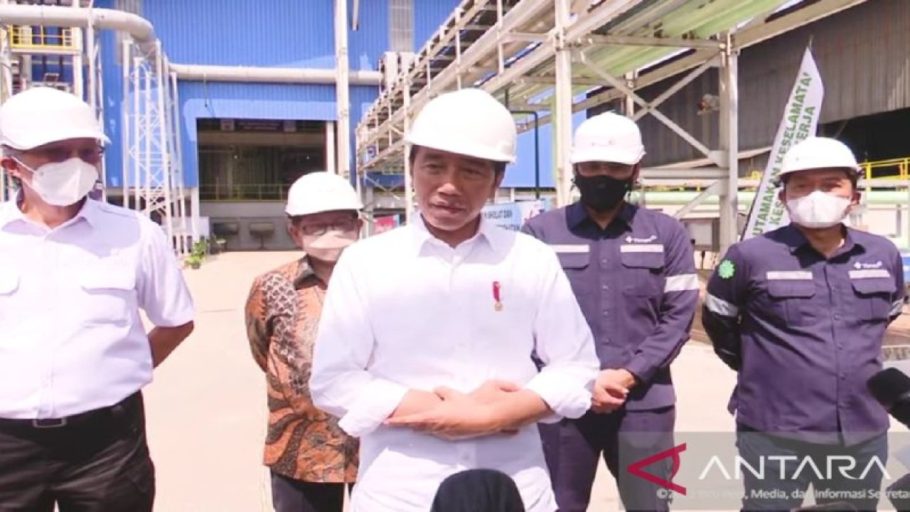 Tangkap layar Presiden Joko Widodo menyampaikan pernyataan di Top Submerged Lance (TSL) Ausmelt PT Timah Tbk, kabupaten Bangka Tengah, Bangka Belitung pada Kamis (20/10/2022). (ANTARA/Desca Lidya Natalia)