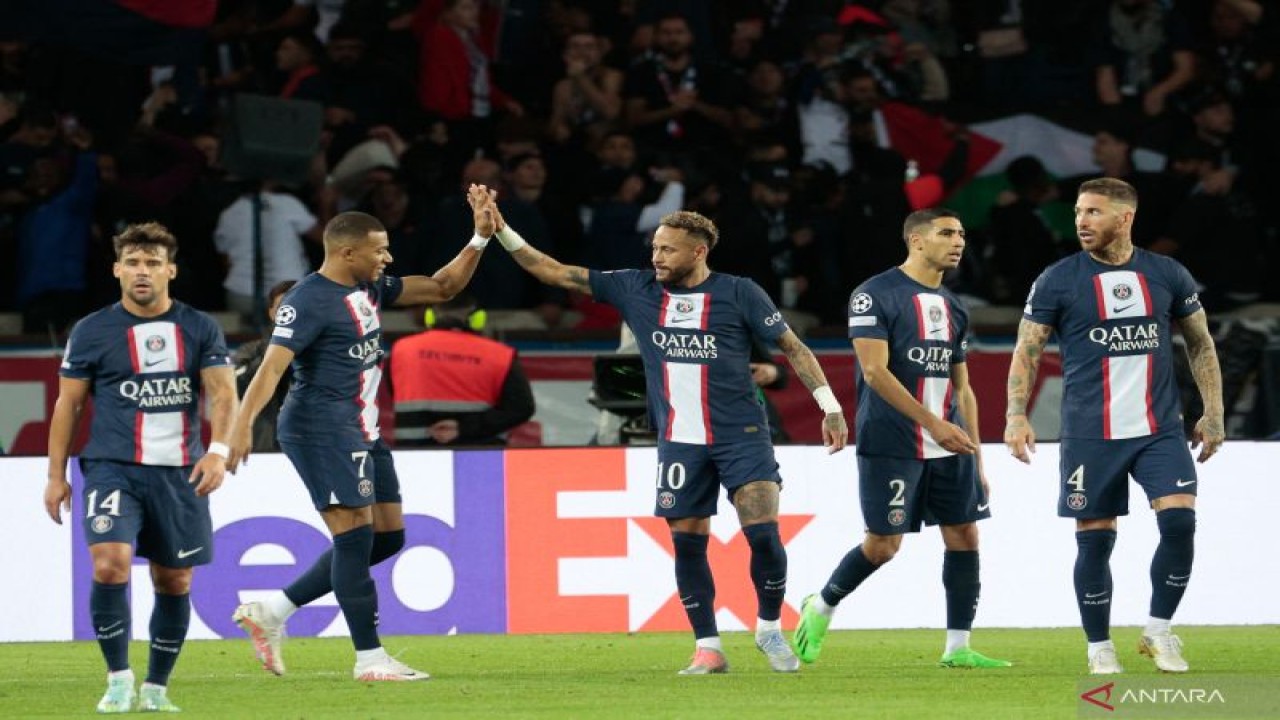 Pemain PSG melakukan selebrasi setelah mencetak gol keenam mereka dalam Grup H Liga Champions lawan Maccabi Haifa di Parc des Princes pada 26 Oktober 2022. ANTARA/AFP/GEOFFROY VAN DER HASSELT