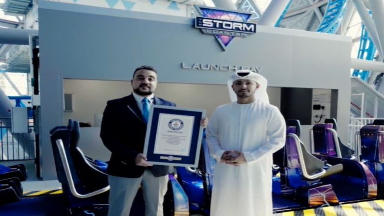 Wahana roller coaster di Dubai Hills Mall tercatat di Guinness World Record sebagai roller coaster dengan peluncuran vertikal tercepat di dunia. (UPI)