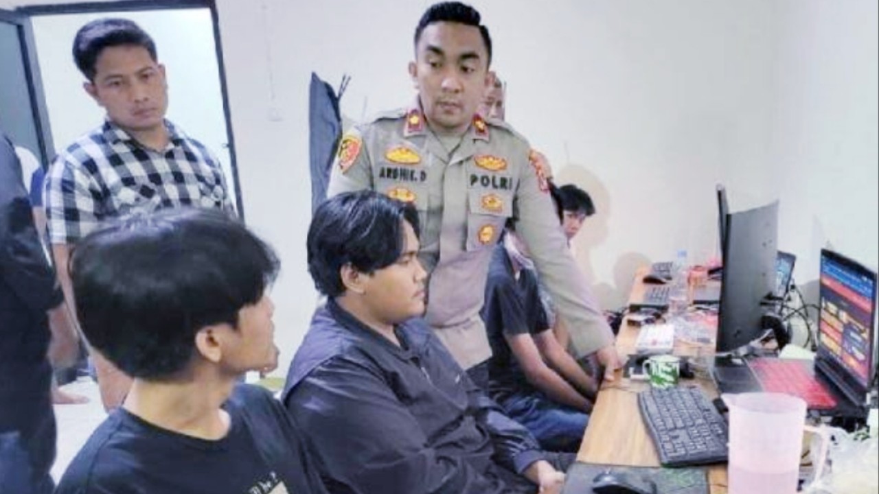 Polisi gerebek ruko di Cengkareng yang dijadikan tempat judi online/net