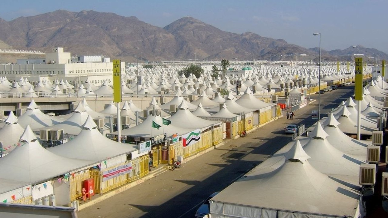 Tenda jamaah haji di padang Arafah, Arab Saudi.