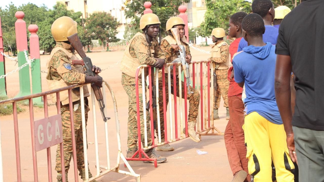 Tentara Burkina Faso mengumumkan bahwa pihaknya menggulingkan pemimpin junta militer Letnan Kolonel Paul-Henri Damiba/ist