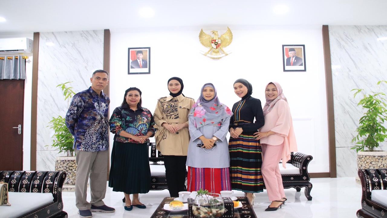 Wakil Gubernur NTB, Sitti Rohmi Djalilah saat menerima Audiensi Yayasan Putri Indonesia NTB di Aula Pendopo Wakil Gubernur NTB, Kamis (610/2022). Foto (Istimewa)