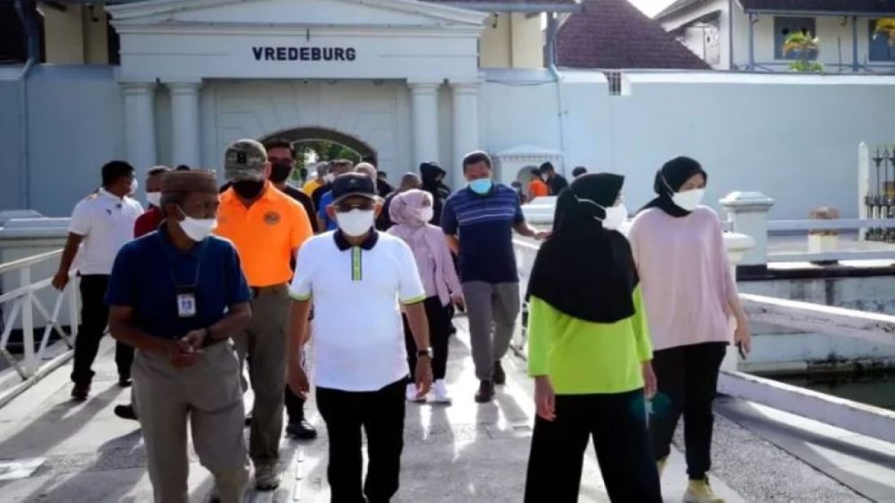 Wapres KH Ma'ruf Amin beserta istri Ibu Wury Ma'ruf Amin mengunjungi Museum Benteng Vredeburg di seberang Istana Kepresidenan Yogyakarta, Selasa pagi (25/10/2022). (EP/NN-BPMI Setwapres)