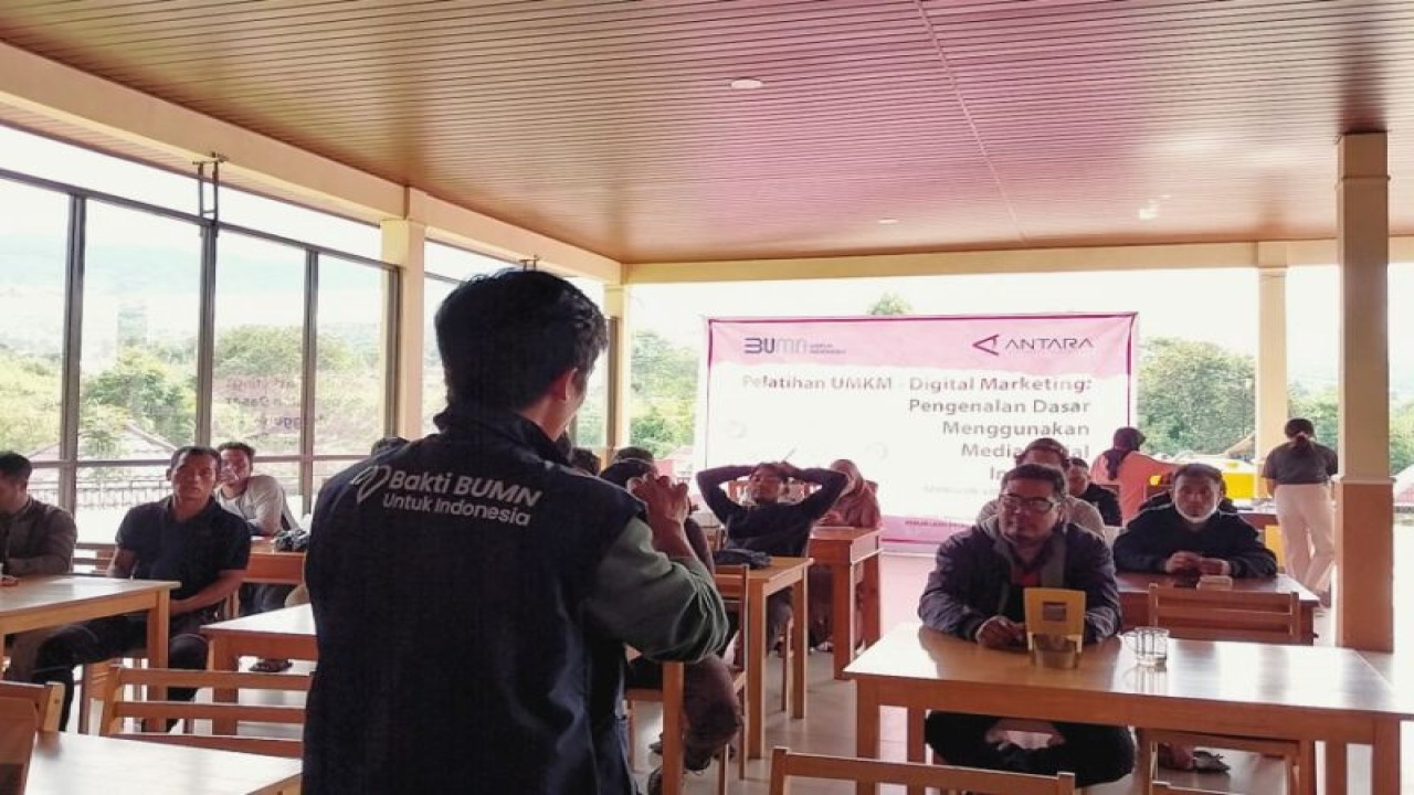 Acara pelatihan bagi UMKM di kaki Gunung Rinjani, Sembalun, Kabupaten Lombok Tengah, Nusa Tenggara Barat. (ANTARA/HO-Pegawai Antara biro NTB)