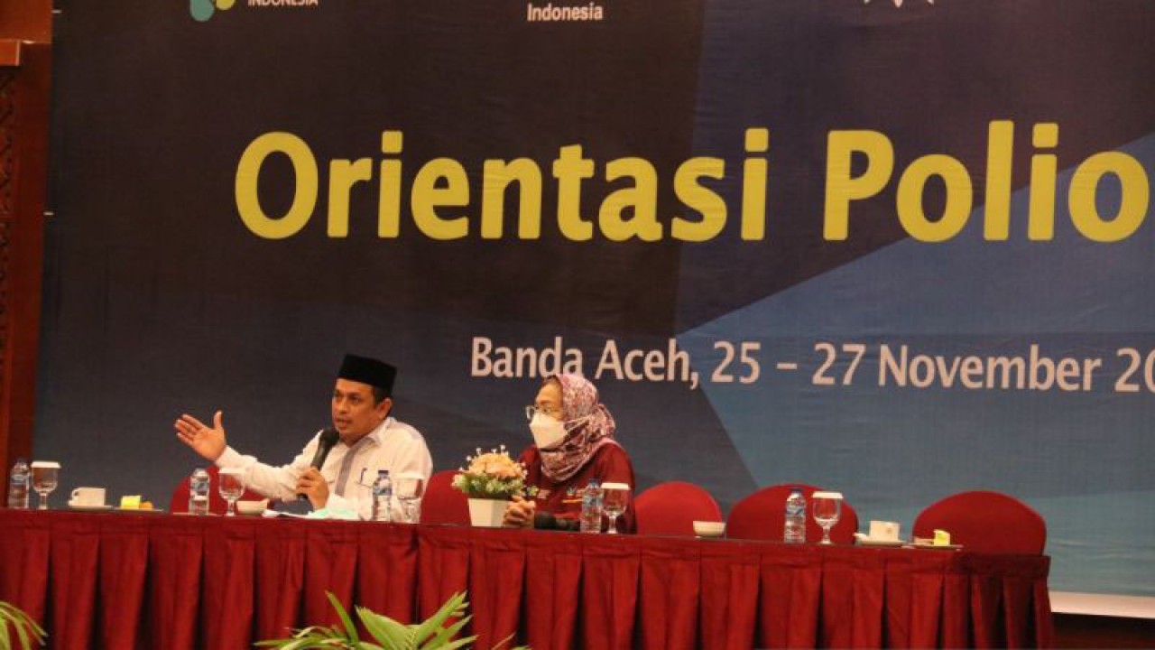 Kepala Dinas Kesehatan Aceh Hanif saat advokasi menyukseskan sub Pekan Imunisasi Nasional (PIN) dalam penanggulangan Kejadian Luar Biasa (KLB) polio, di Banda Aceh, Jumat (25/11/2022). (ANTARA/Khalis Surry)