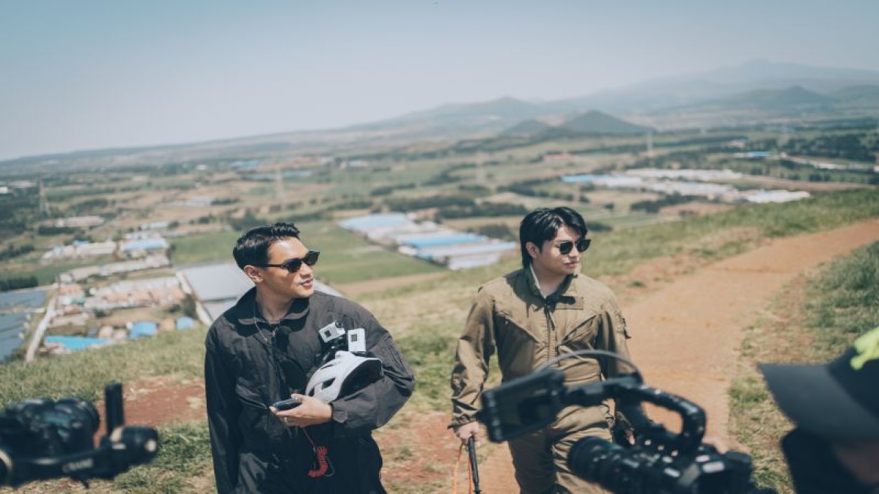 Afgan dan Sam Kim berbagi pengalaman berlibur baru di Kepulauan Jeju, Korea Selatan lewat tayangan "Tripmate:Who Are You?". (ANTARA/HO)