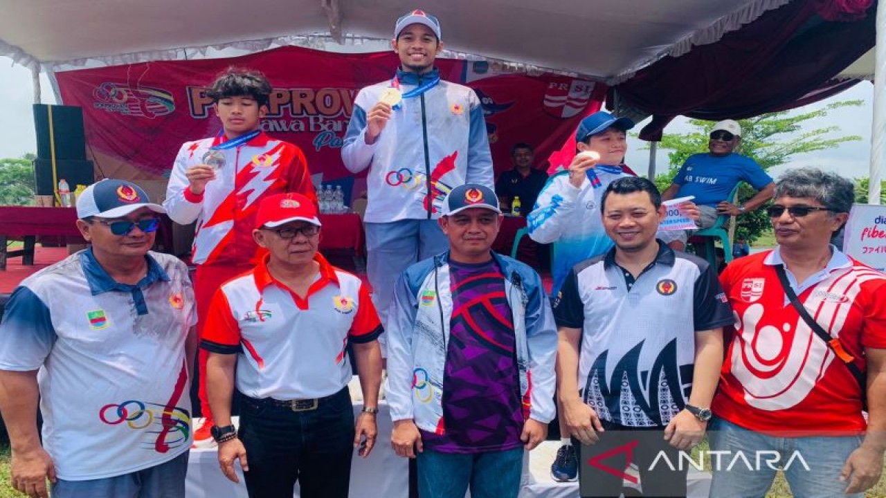 Aflah Fadlan Prawira , dari Kabupaten Bekasi sumbang emas renang perairan terbuka nomor 4.000 meter putra Pekan Olahraga Provinsi XIV Jawa Barat 2022 .  (ANTARA/HO-Humas KONI Kabupaten Bekasi).