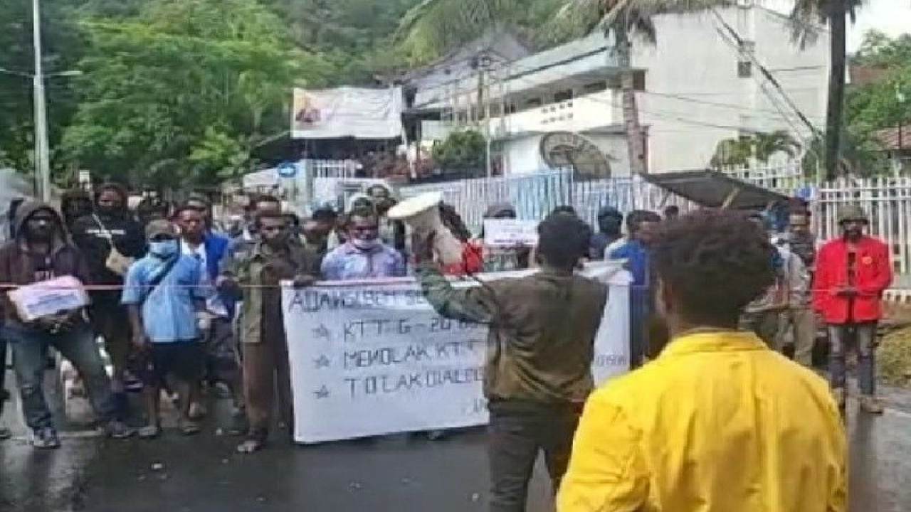 Aksi demo tolak G20 di kawasan Universitas Cenderawasih, Abepura, Jayapura. (ANTARA/HO-Dokumen Pribadi)