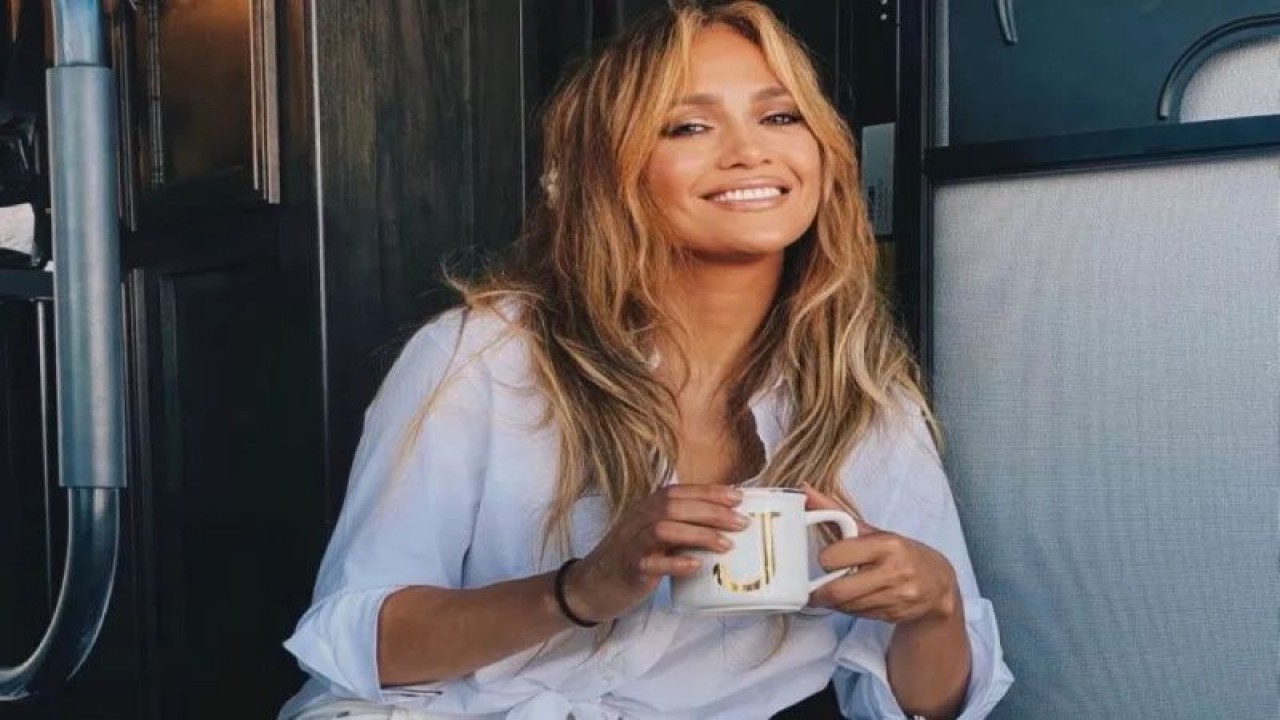 Aktris dan musisi Jennifer Lopez atau yang akrab disapa J.Lo (Antara/Instagram @jlo)