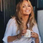Aktris dan musisi Jennifer Lopez atau yang akrab disapa J.Lo (Antara/Instagram @jlo)-1669695381