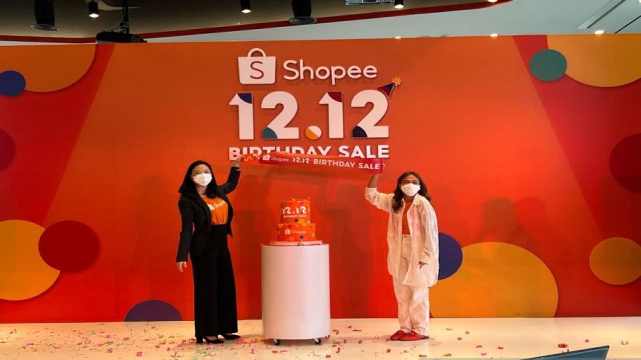 Aktris Amel Carla saat menghadiri jumpa pers kampanye Shopee 12.12 Birthday Sale di kantor Shopee, Jakarta, Kamis (17/11/2022) (ANTARA/Maria Cicilia Galuh)