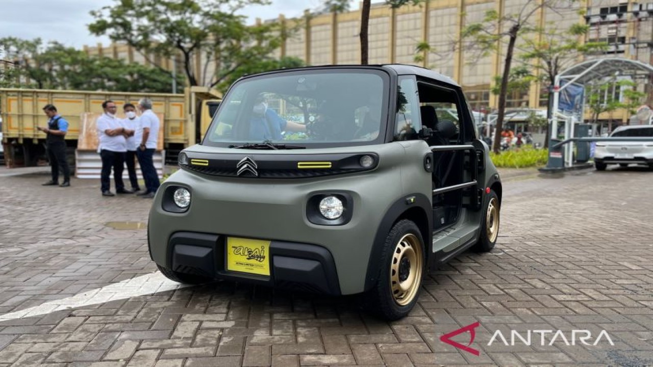 Satu unit Citroen AMI Buggy yang dipamerkan dan diujicobakan untuk awak media di kawasan Pantai Indah Kapuk (PIK) Jakarta, Kamis (17/11/2022). (ANTARA/Arnidhya Nur Zhafira)