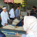 Anggota DPR RI Dedi Mulyadi saat meninjau stok dan harga kebutuhan pokok di Pasar Induk Cikopo, Purwakarta. (ANTARA/Dok Dedi Mulyadi)-1669715108