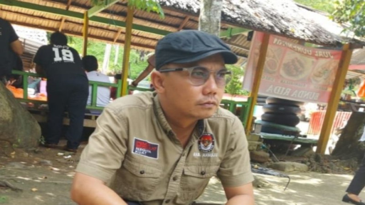 Anggota KPU Kabupaten Mamuju Ahmad Amran Nur. (ANTARA/M. Faisal Hanapi)