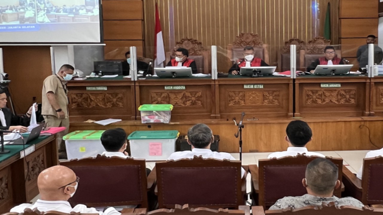 Suasana persidangan terkait kasus pembunuhan Brigadir Nofriansyah Yosua Hutabarat (Brigadir J) dengan terdakwa Richard Eliezer (Bharada E), Kuat Maruf, dan Ricky Rizal (Bripka RR) di Pengadilan Negeri Jakarta, Jakarta, Senin (28/11/2022). ANTARA/Putu Indah Savitri