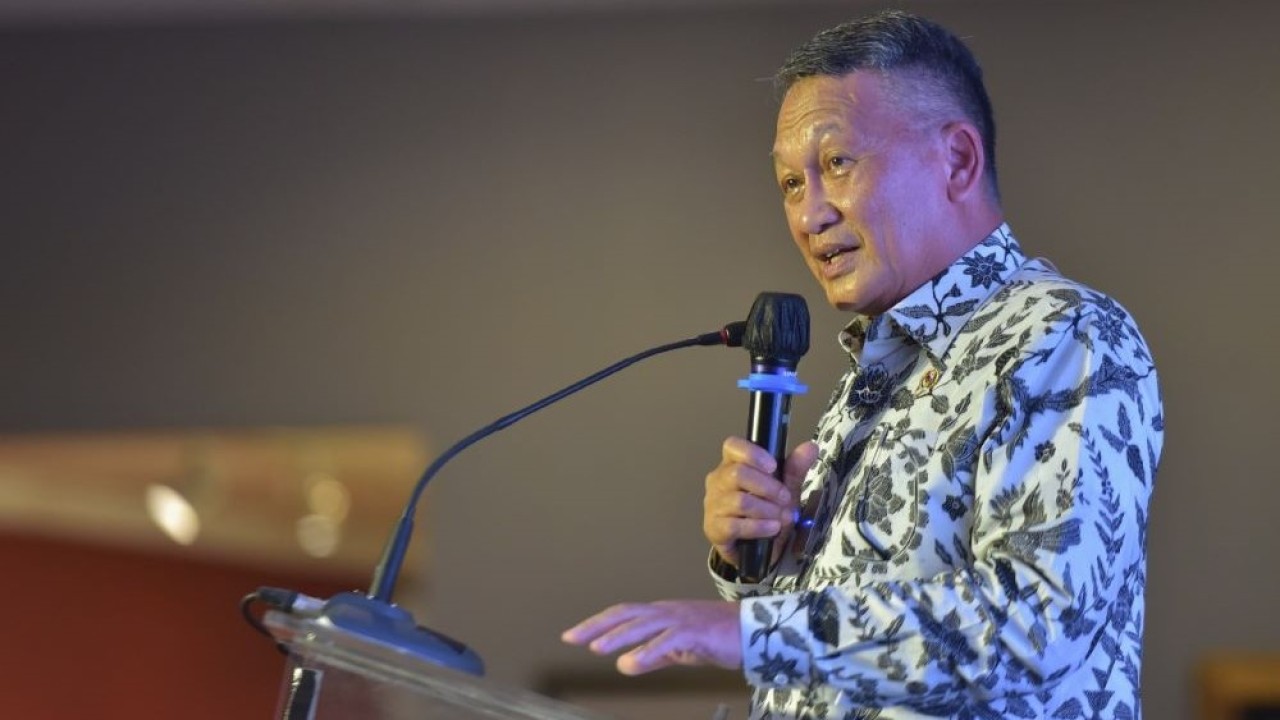 Menteri ESDM Arifin Tasrif saat memberikan closing remarks pada B20 Side Event AmCham Indonesia dengan tema 'Sustainable Investment: Best Practices for Our Future' di Museum Pasifika Nusa Dua, Bali, Jumat (11/11/2022). (Istimewa/Humas Kementerian ESDM)