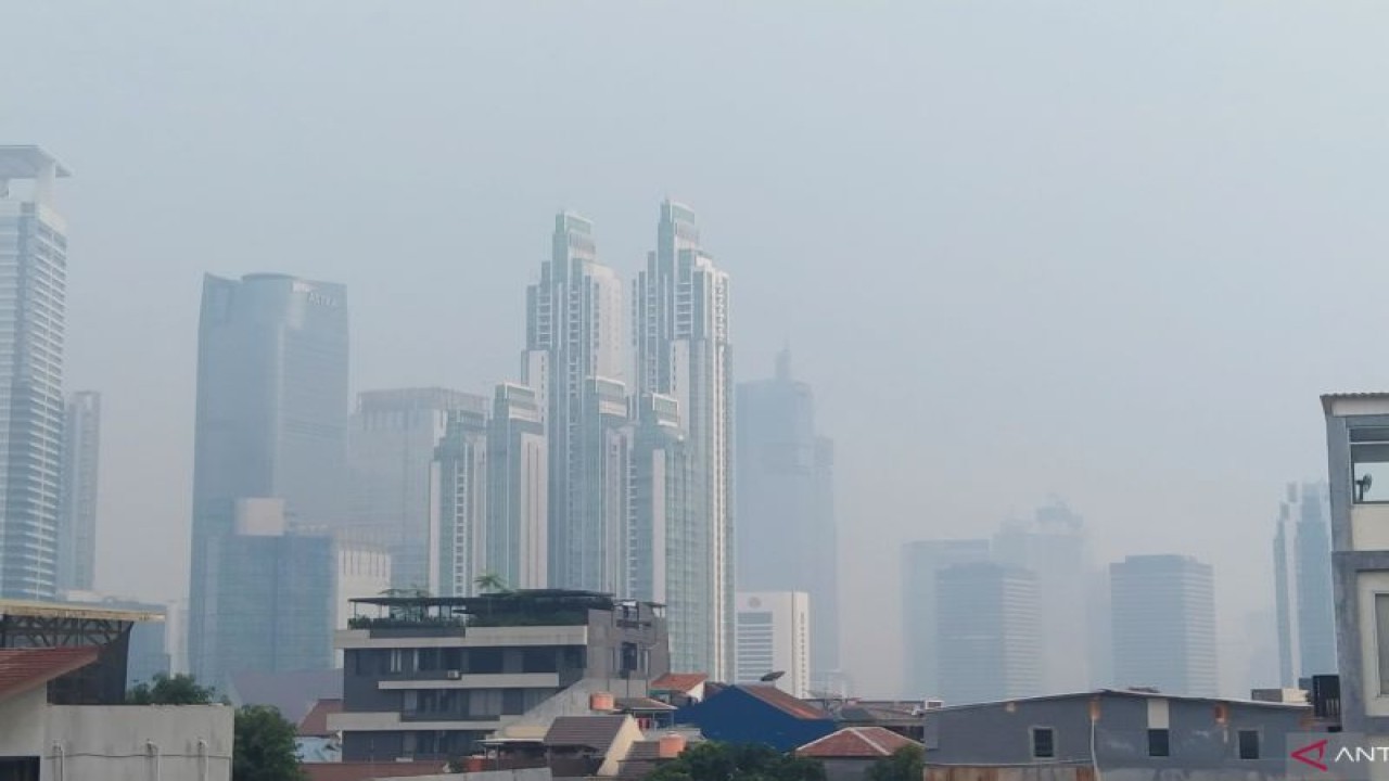 Arsip foto - Suasana polusi udara diamati dari kawasan Setiabudi, Jakarta Selatan, Jumat (17/6/2022). (ANTARA/Dewa Ketut Sudiarta Wiguna)