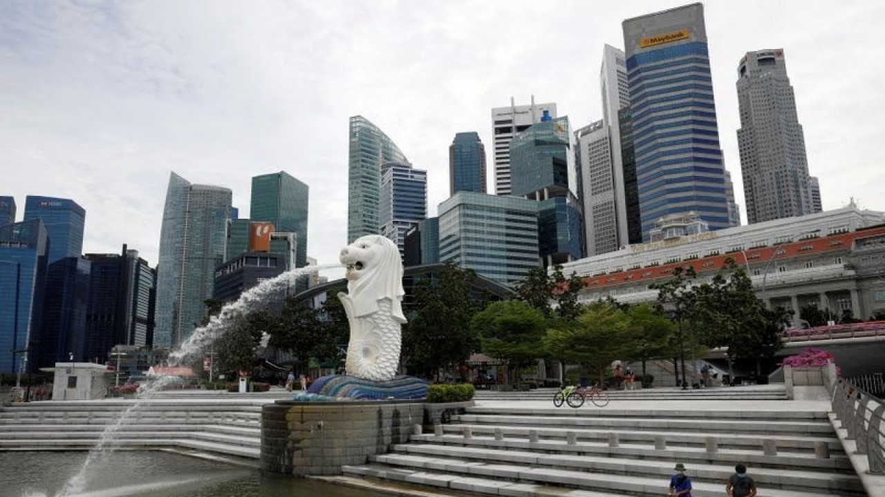 Arsip - Patung Merlion, ikon Singapura (31/8/2021). (ANTARA/REUTERS/Edgar Su/am)