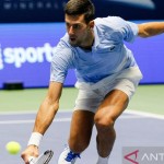 Arsip - Petenis Serbia Novak Djokovic berusaha-1668652697