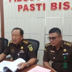 Asisten Pidana Khusus (Aspidsus) Kejati Lampung Hutamrin (tengah)-1669012637