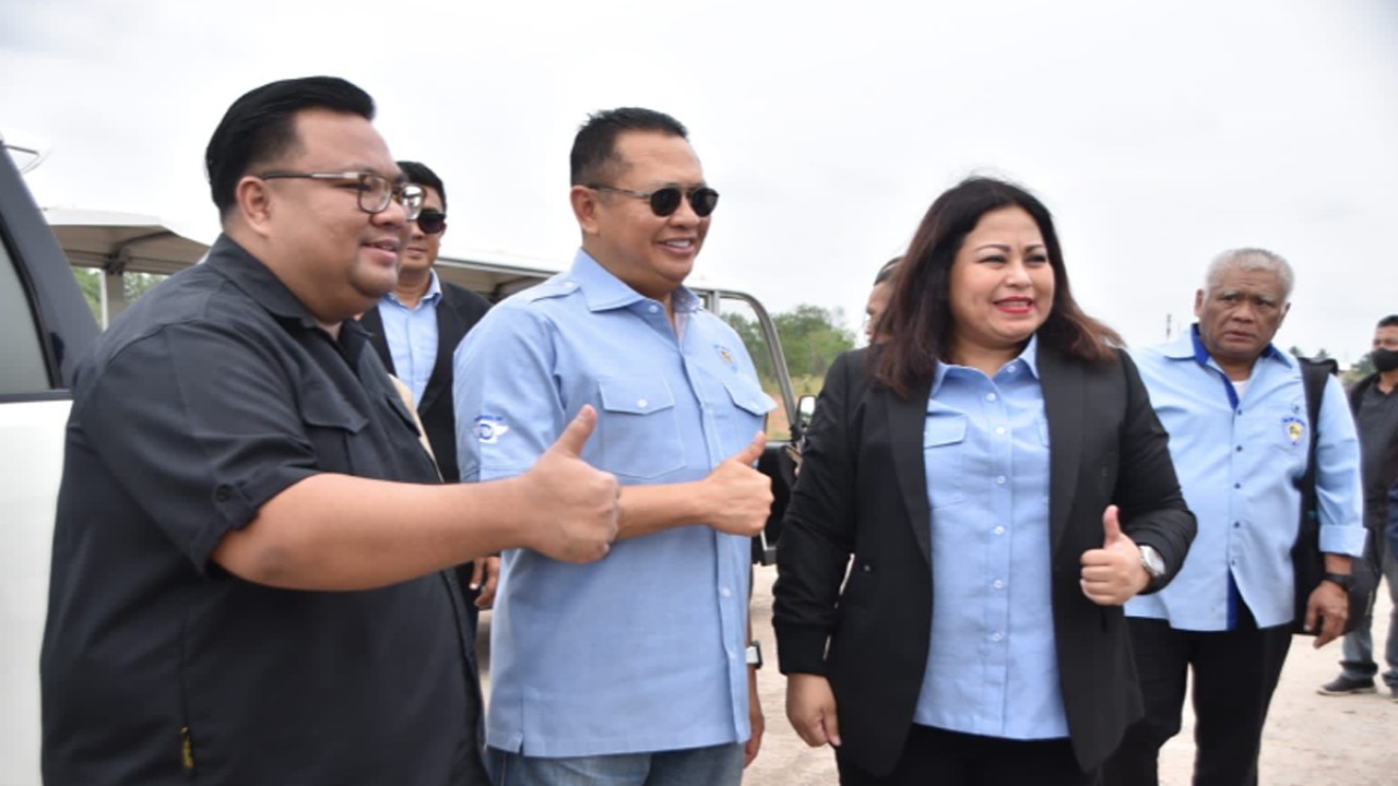 Ketua MPR RI sekaligus Ketua Umum Ikatan Motor Indonesia (IMI) Bambang Soesatyo bersama Ketua IMI Sumatera Selatan sekaligus Walikota Pagar Alam Alpian Maskoni, serta Kapolda Sumatera Selatan Irjen Pol. A.Rachmad Wibowo, meninjau lahan di kawasan Jakabaring Sport City.