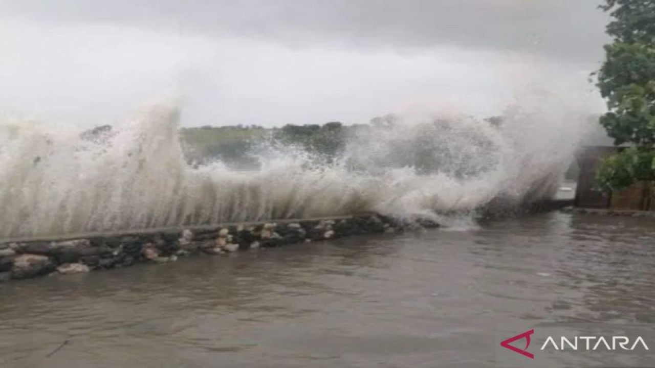 Arsip Foto. Banjir rob. (ANTARA/Dokumentasi Syahdan Ana'Same)