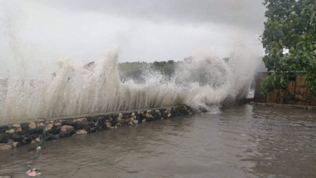 Banjir rob. (ANTARA/Dokumentasi Pribadi)