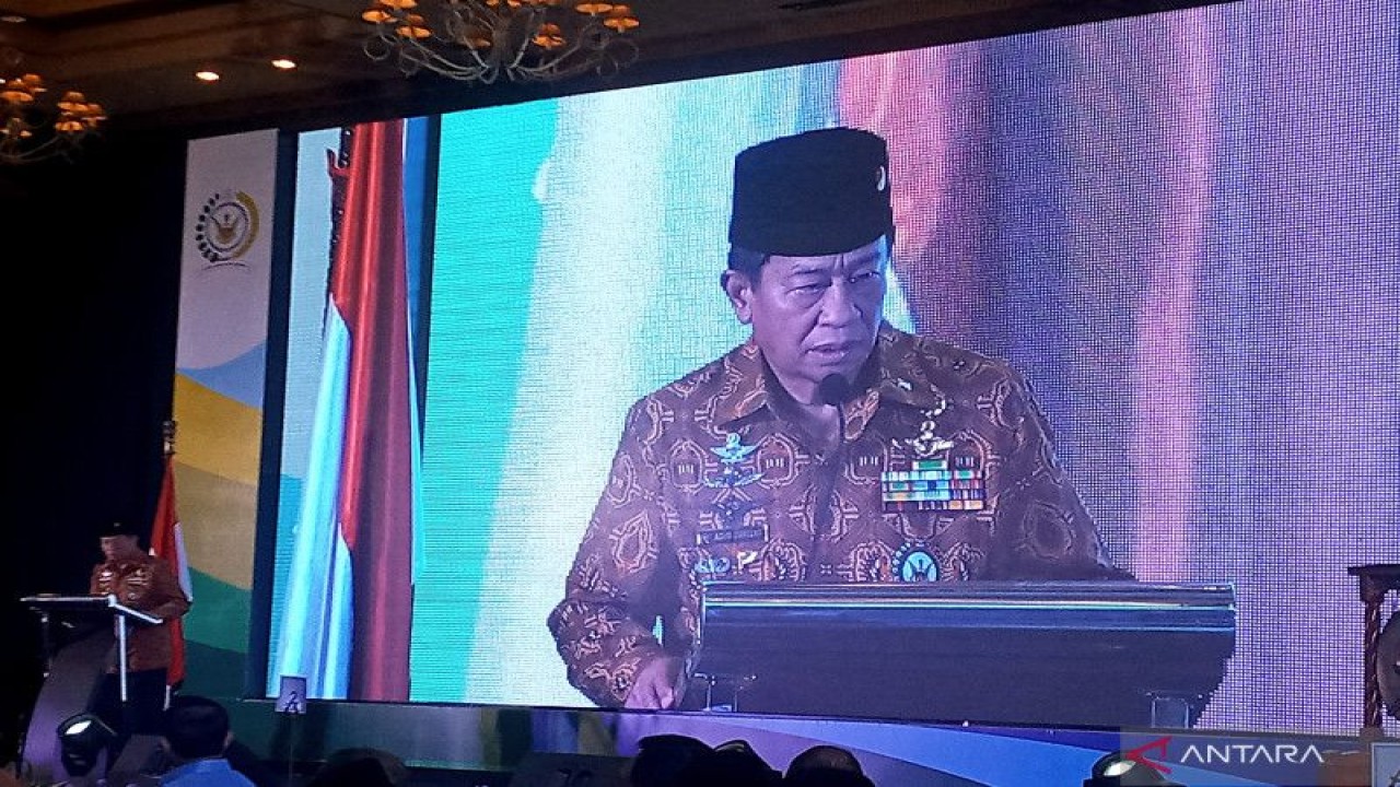 Ketua Umum DPP Pepabri Jenderal TNI (Purn) Agum Gumelar menyampaikan sambutan dalam pembukaan Musyawarah Nasional (Munas) Ke-16 Pepabri di Jakarta, Kamis (17/11/2022). (ANTARA/Tri Meilani Ameliya)