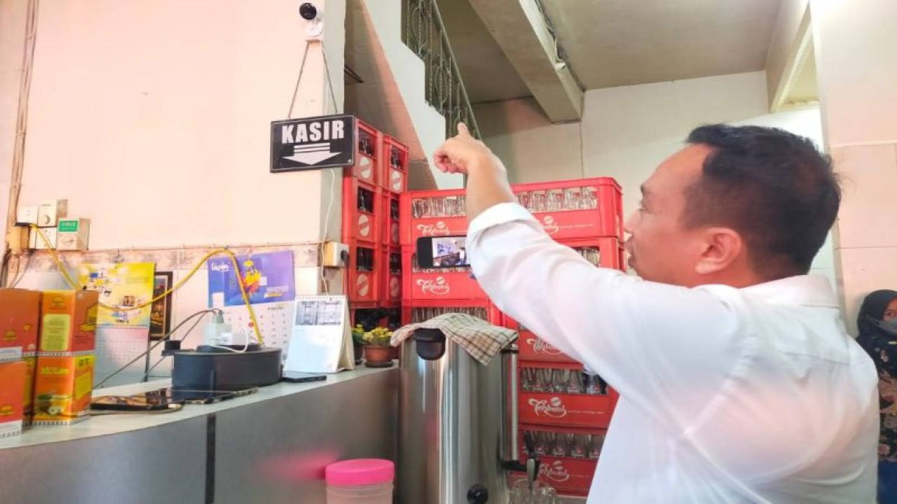 Bapenda Makassar memantau transaksi restoran melalui CCTV untuk mendongkrak nilai PAD.ANTARA/HO