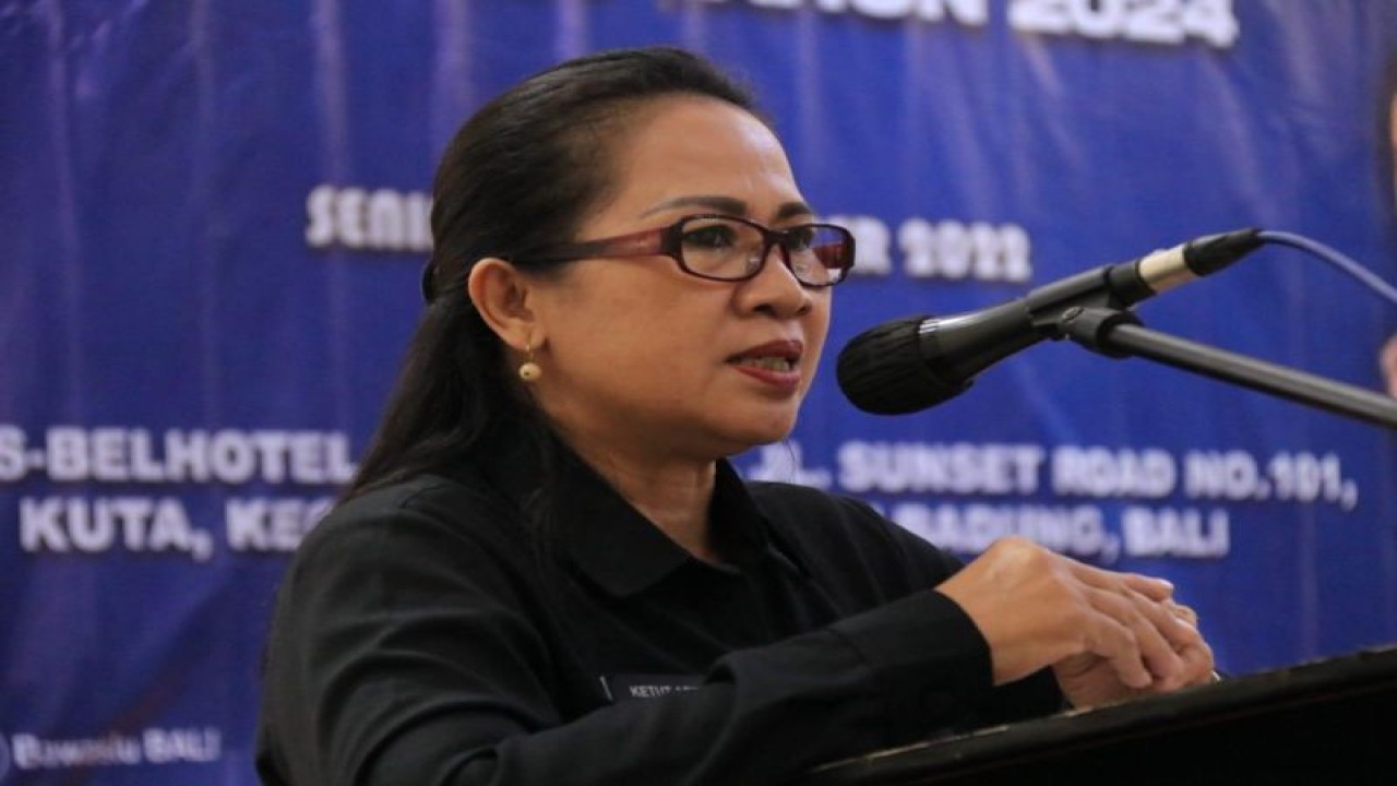 Ketua Bawaslu Provinsi Bali Ketut Ariyani dalam acara sosialisasi peran perempuan dalam pengawasan partisipatif. ANTARA/HO-Bawaslu Bali.