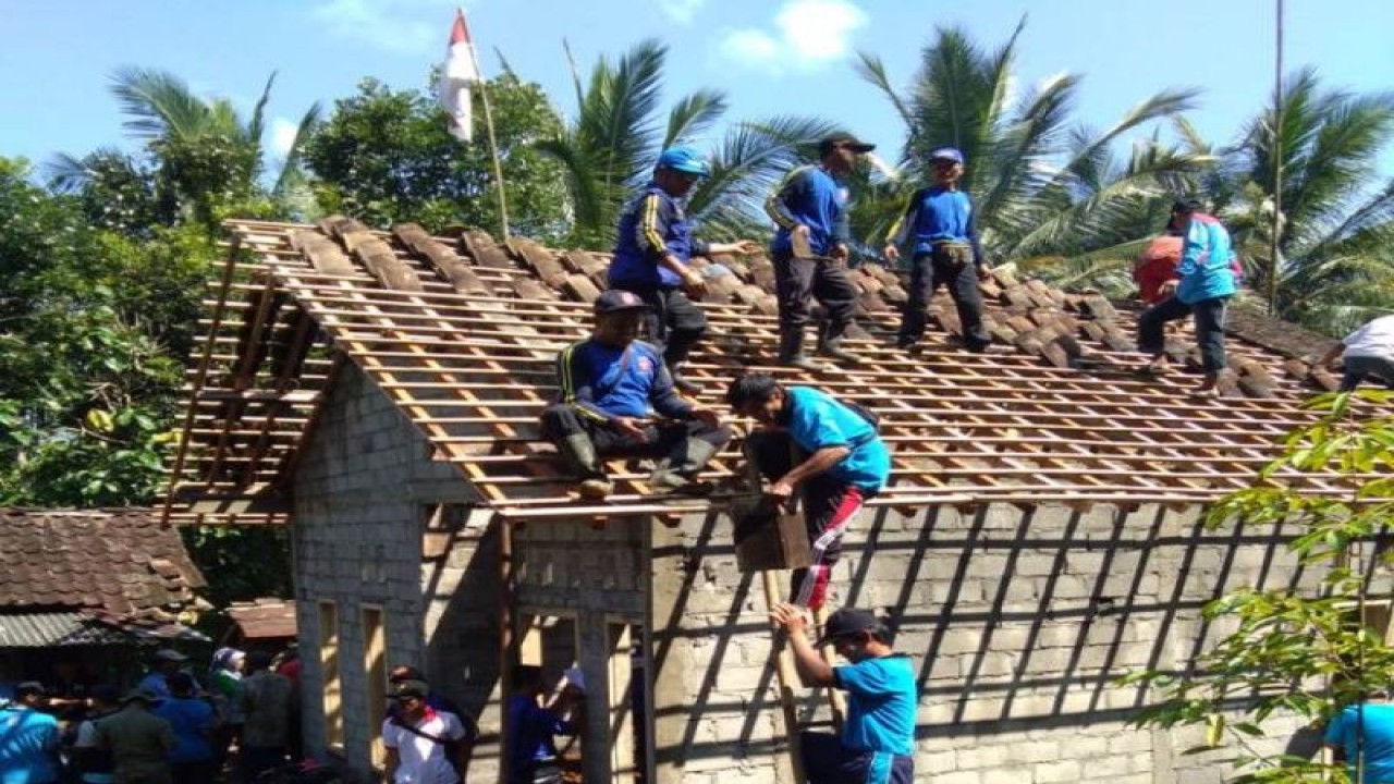 Program bedah rumah bagi warga kurang mampu di Kulon Progo. (ANTARA/HO-Humas Pemkab Kulon Progo)