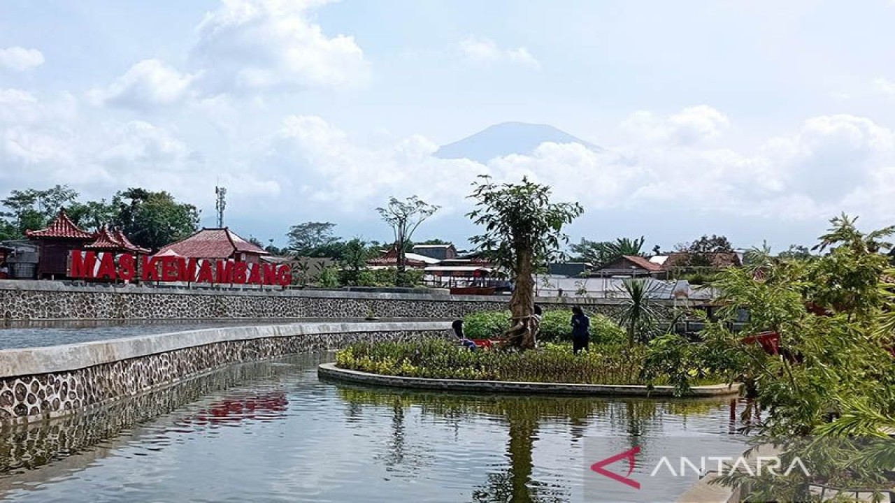 Ilustrasi - Taman Apung Mas Kemambang di Purwokerto, Kabupaten Banyumas, menjadi salah satu destinasi andalan BLUD UPT Pariwisata Baturraden. ANTARA/Sumarwoto