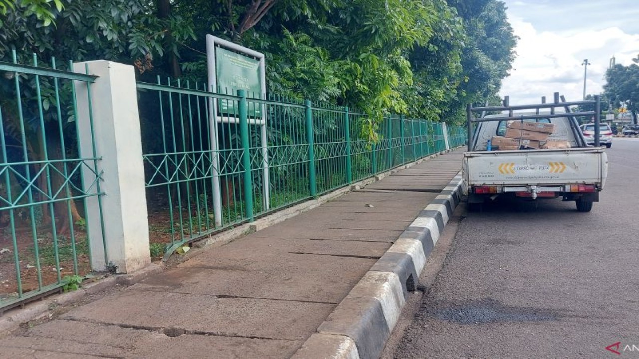 Lokasi truk tinja buang limbah di Cawang, Jakarta, Senin (21/11/2022). ANTARA/Yogi Rachman