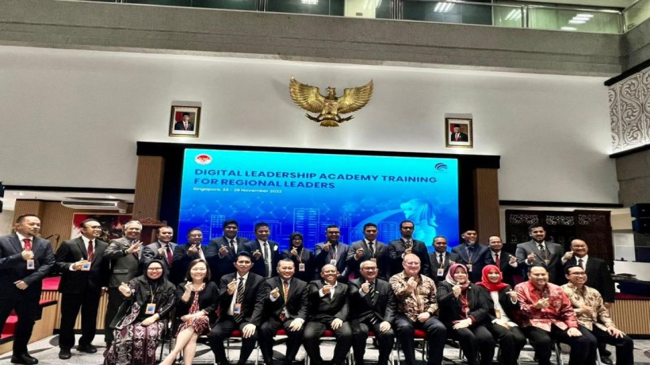 Wako Bukittinggi Erman Safar dalam rombongan Digital Leadership Academy (DLA) yang diberangkatkan ke Singapura (Antara/HO-Pemkot Bukittinggi)