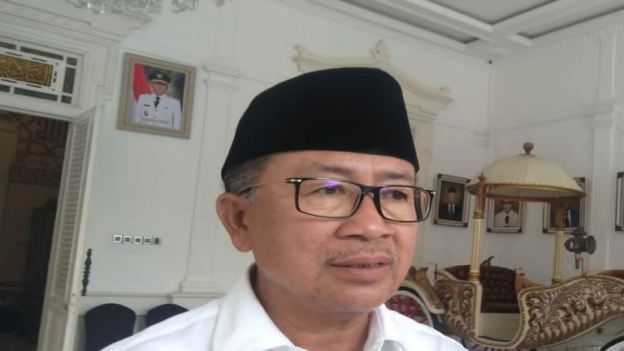 Bupati Cianjur Herman Suherman di Pendopo Cianjur, Kabupaten Cianjur, Jawa Barat, Jumat (25/11/2022). (ANTARA/Devi Nindy)