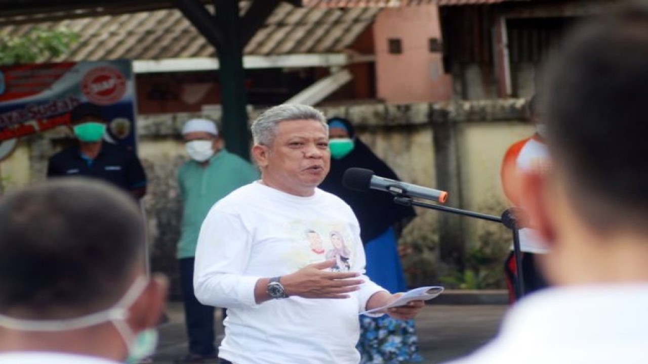 Bupati Kubu Raya Muda Mahendrawan memberikan sambutan pada kegiatan Hari Kesehatan Nasional ke-58 tahun 2022 di Sungai Raya, Jumat. (Rendra Oxtora)