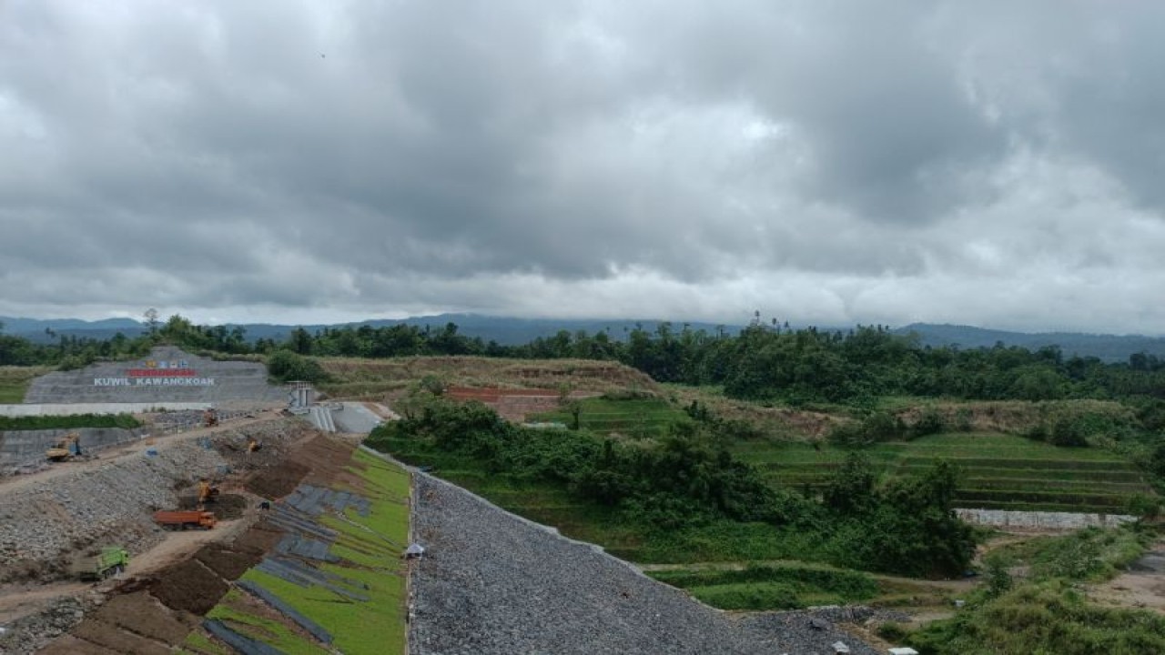 Balai Wilayah Sungai Sulawesi I bersama PT WIKA dan PT Nindya Karya terus memacu penyelesaian Bendungan Kuwil Kawangkoan. ANTARA/Karel A. Polakitan