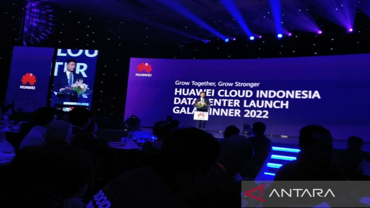 CEO Huawei Indonesia Jacky Chen dalam peluncuran Huawei Cloud Indonesia Data Center di Jakarta, Rabu malam (23/11/2022). (ANTARA/Suryanto)