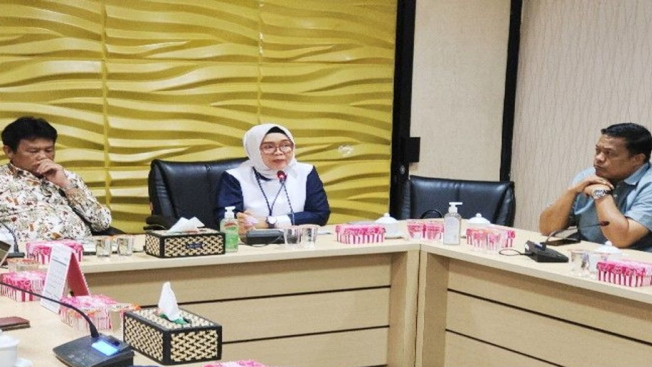 Deputi Direktur BPJS Ketenagakerjaan Wilayah Kalimantan, Rini Suryani (tengah). ANTARA/Muhammad Arif Hidayat