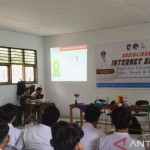 Dinas Komunikasi dan Informatika Kabupaten Mukomuko mensosialisasikan internet sehat kepada pelajar di daerah ini, Selasa (15/11/2022) ANTARA/HO-Istimewa.-1668504008
