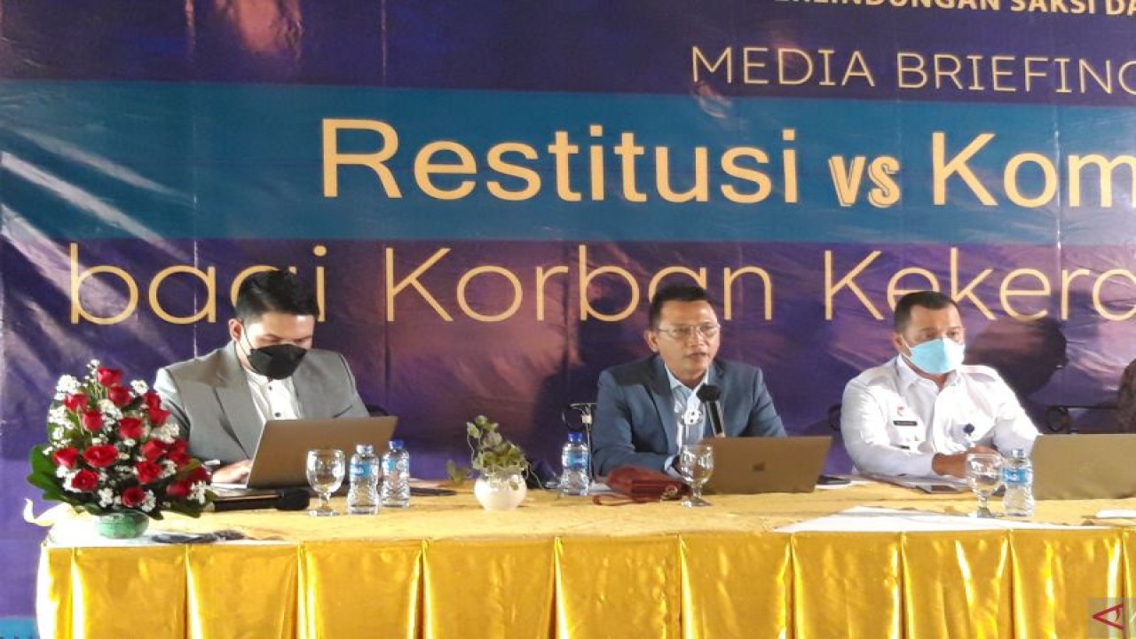 Direktur Eksekutif ICJR Erasmus Abraham Todo Napitupulu (paling kiri) di Jakarta, Rabu. (ANTARA/Muhammad Zulfikar).