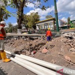 Dokumentasi - Pekerjaan revitalisasi pedestrian Jalan Senopati Yogyakarta ditargetkan tuntas pertengahan Desember 2022 (9/8/2022) (ANTARA/Eka AR)-1668416103
