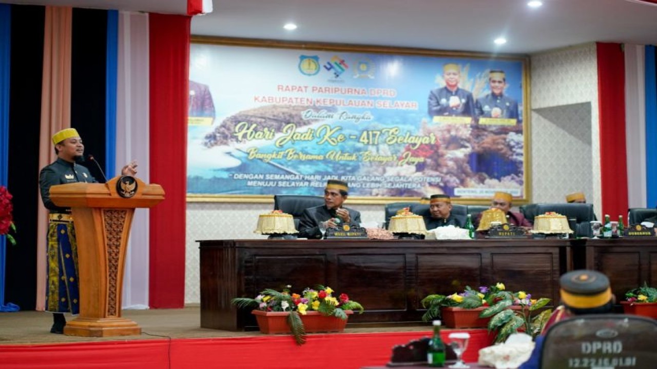 Gubernur Sulawesi Selatan memberikan sambutan pada Rapat Paripurna DPRD dalam rangka 417 Tahun Kabupaten Kepulauan Selayar, Jumat, (25/11/2022).ANTARA/HO-Humas Pemprov Sulsel