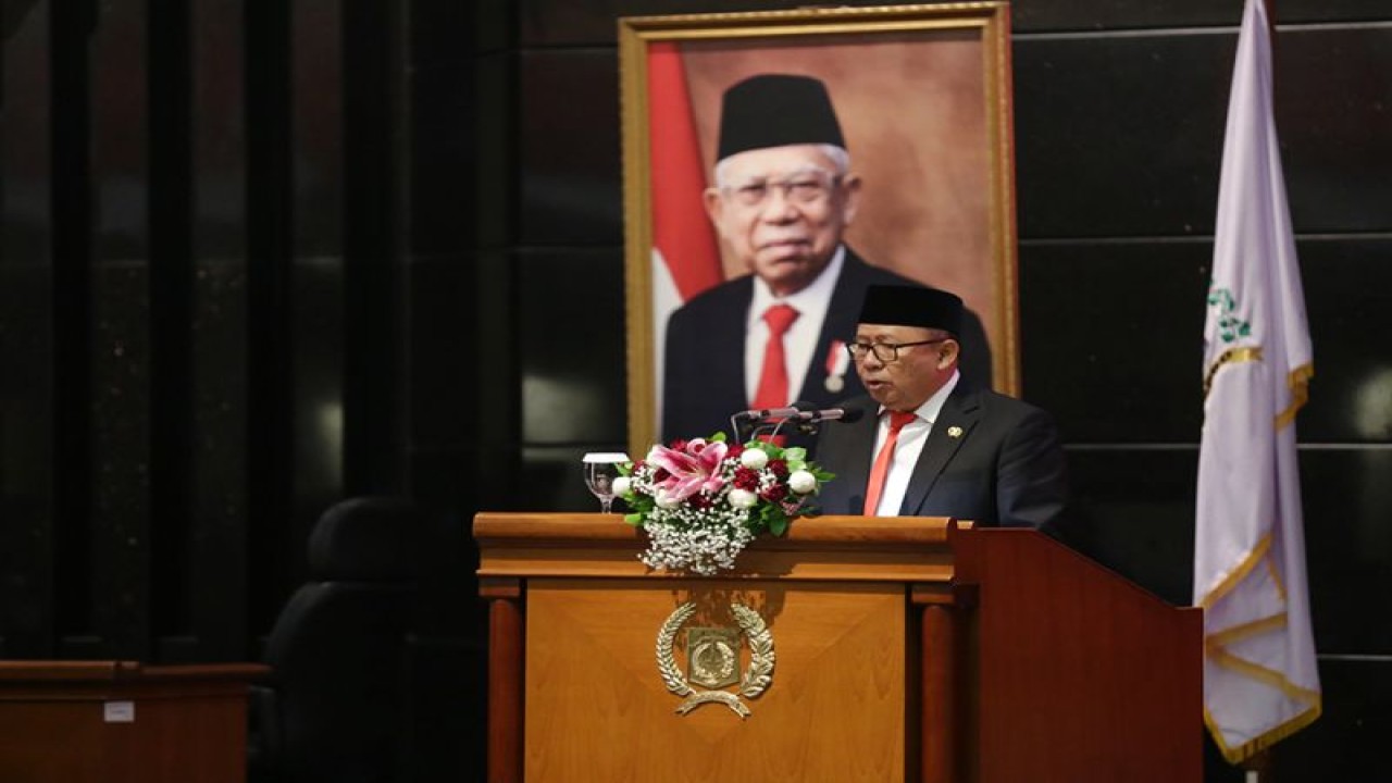 Ketua Badan Pembentukan Peraturan Daerah (Bapemperda) DPRD DKI Pantas Nainggolan memberikan sambutan dalam Rapat Paripurna di Gedung DPRD DKI Jakarta, Selasa (29/11/2022). (ANTARA/HO-DPRD DKI Jakarta)