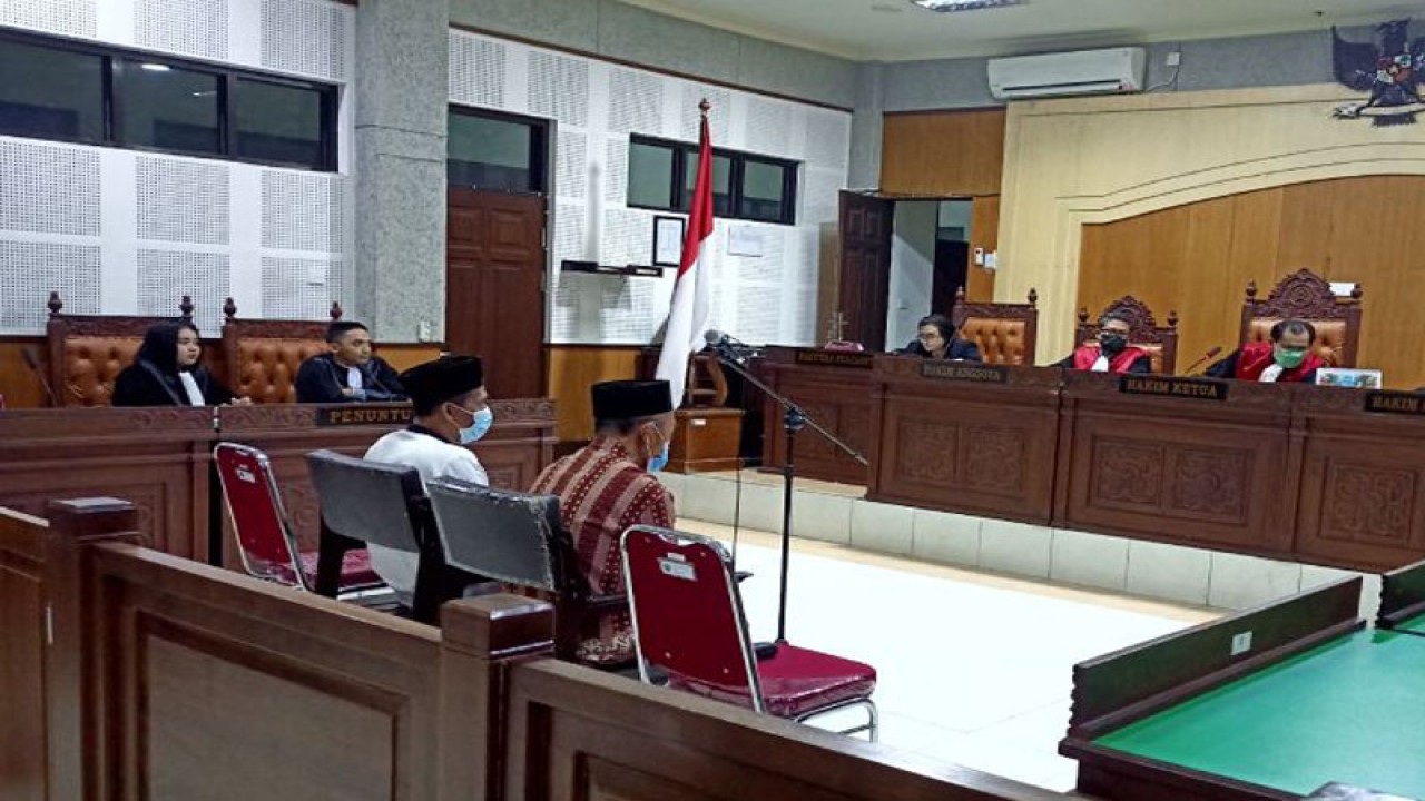 Suasana sidang gugatan korupsi kredit fiktif Bank Perkreditan Rakyat (BPR) NTB Cabang Batukliang bersama tergugat Agus Fanahesa dan Johari di Pengadilan Negeri Tipikor Mataram, NTB, Kamis (24/11/2022). (ANTARA/Dhimas B.P.)