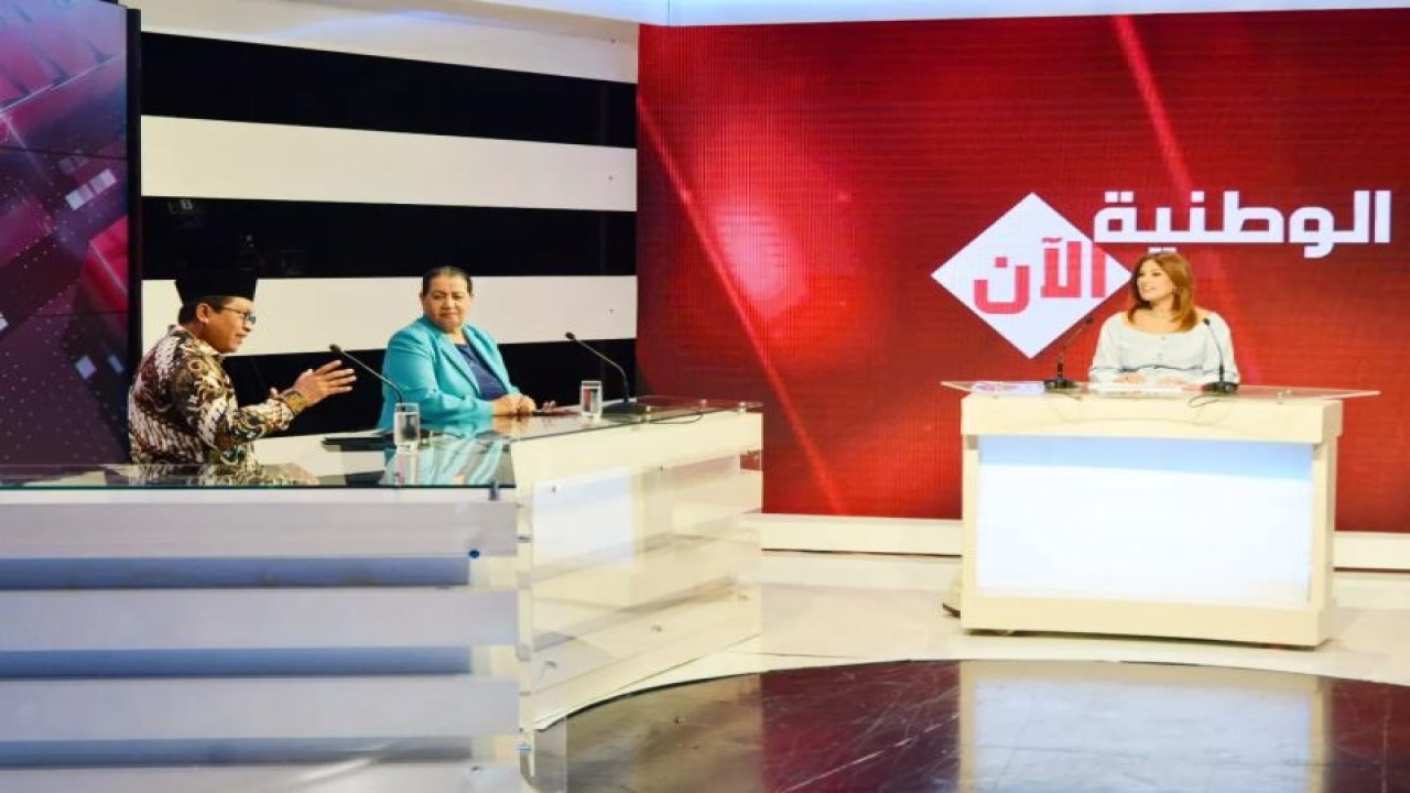 Arsip--Duta Besar RI untuk Tunisia Zuhairi Misrawi mempromosikan kebudayaan dan nilai-nilai Indonesia di jaringan televisi terbesar di Tunisia, TV Wataniya pada Minggu (31/7/2022). (ANTARA/HO-KBRI Tunis)